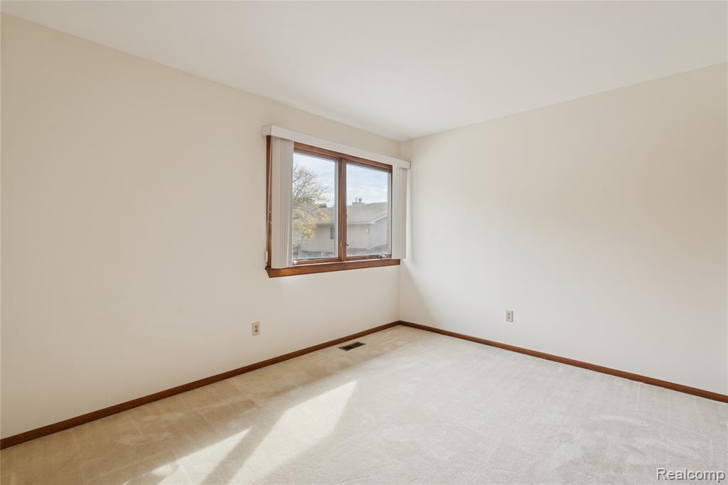 9502 Fenwin Drive, Grand Blanc, MI 48439 — Photo 22