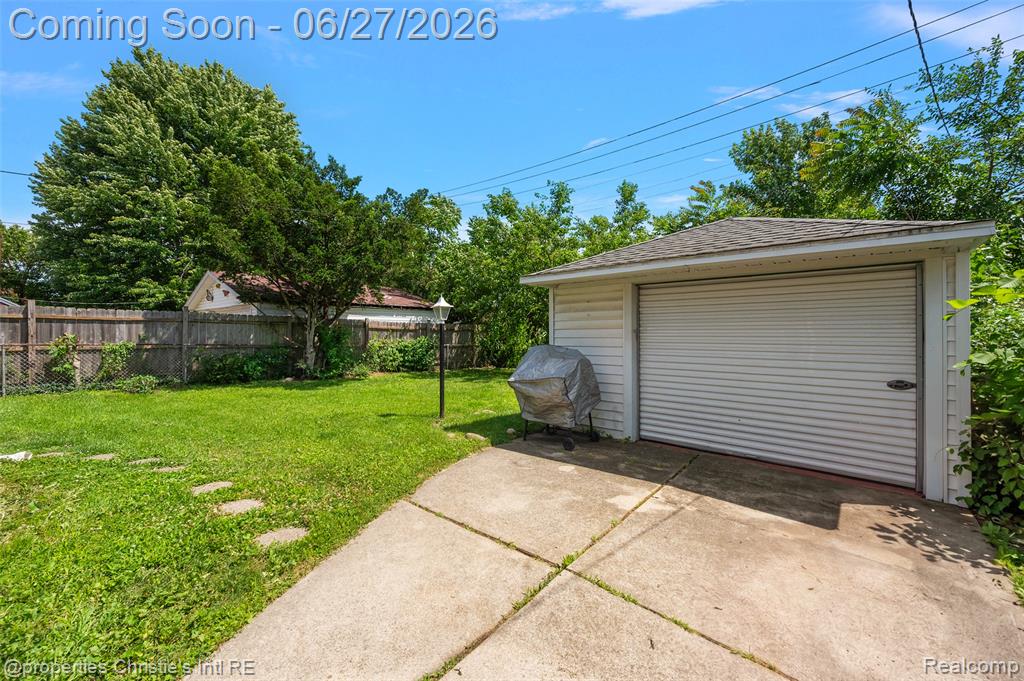 15654 Juliana Avenue, Eastpointe, MI 48021 — Photo 38