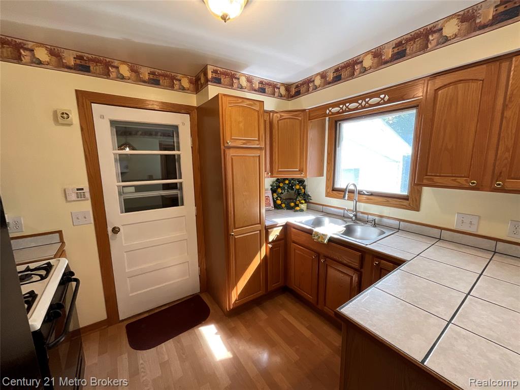 6272 Elro Street, Burton, MI 48509 — Photo 9