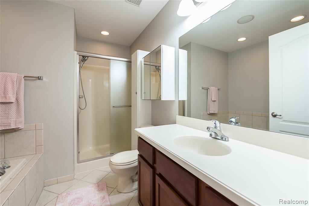 1010 Paddock Drive, South Lyon, MI 48178 — Photo 13