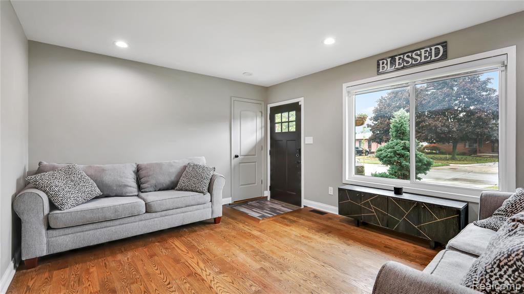 40444 Harmon Drive, Sterling Heights, MI 48310 — Photo 3