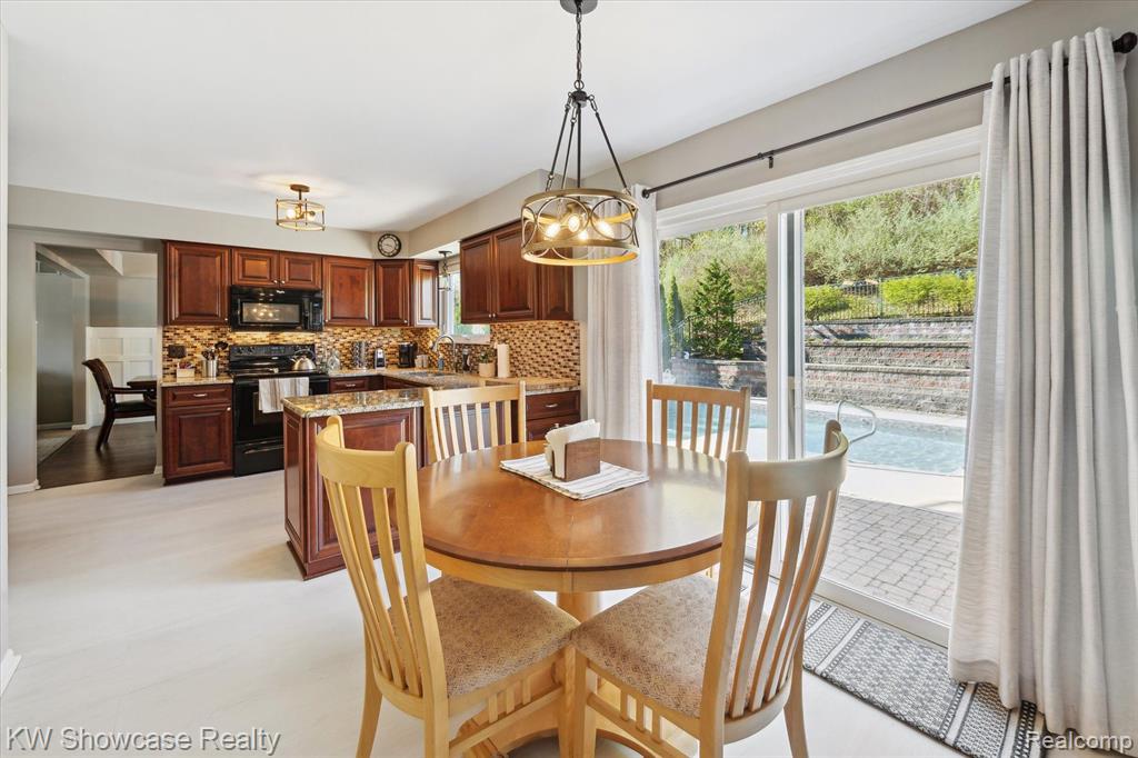 870 Chatham Drive, Milford, MI 48381 — Photo 18