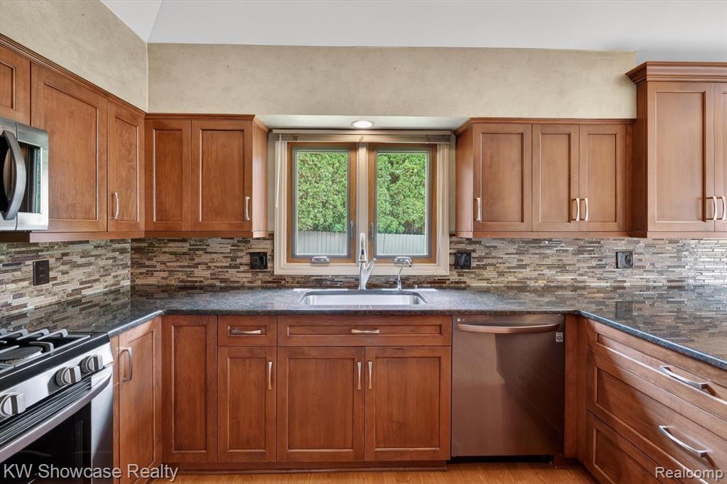 39995 Brylor Court, Clinton Twp, MI 48038 — Photo 18