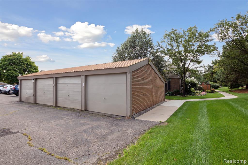 22040 EDGEWATER, Novi, MI — Photo 42