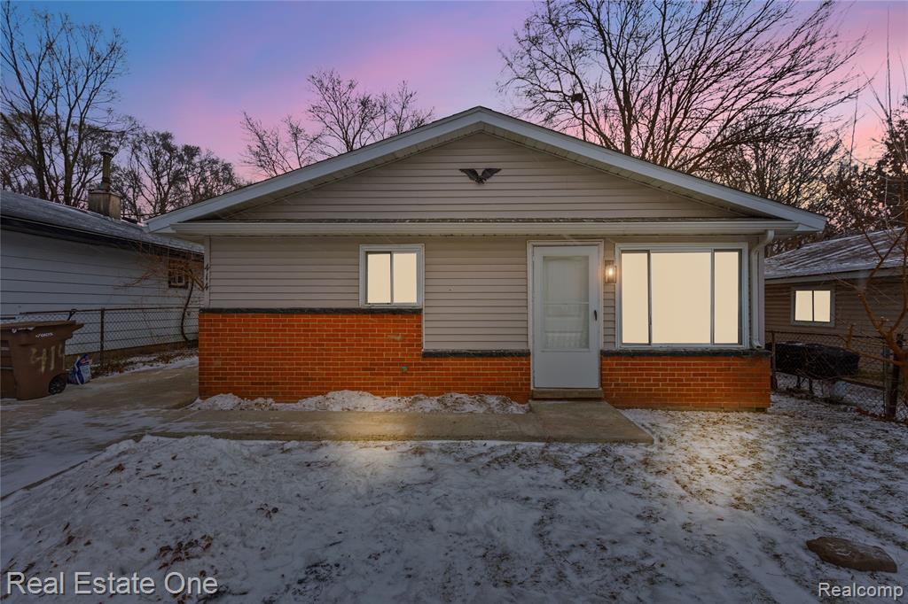 414 Kenilworth Avenue, Pontiac, MI 48342 — front exterior