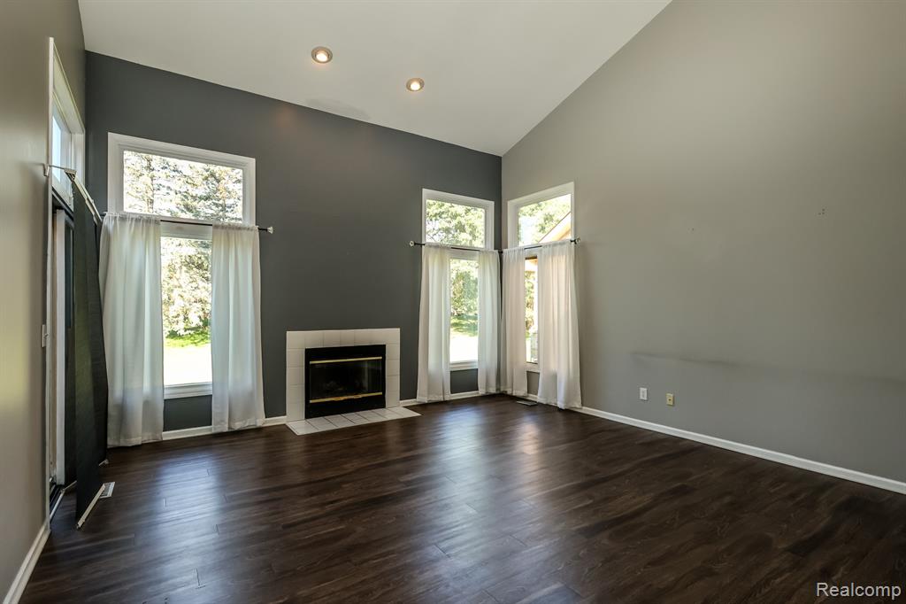 4908 FAIRWAYS Drive, Brighton, MI 48116 — Photo 7