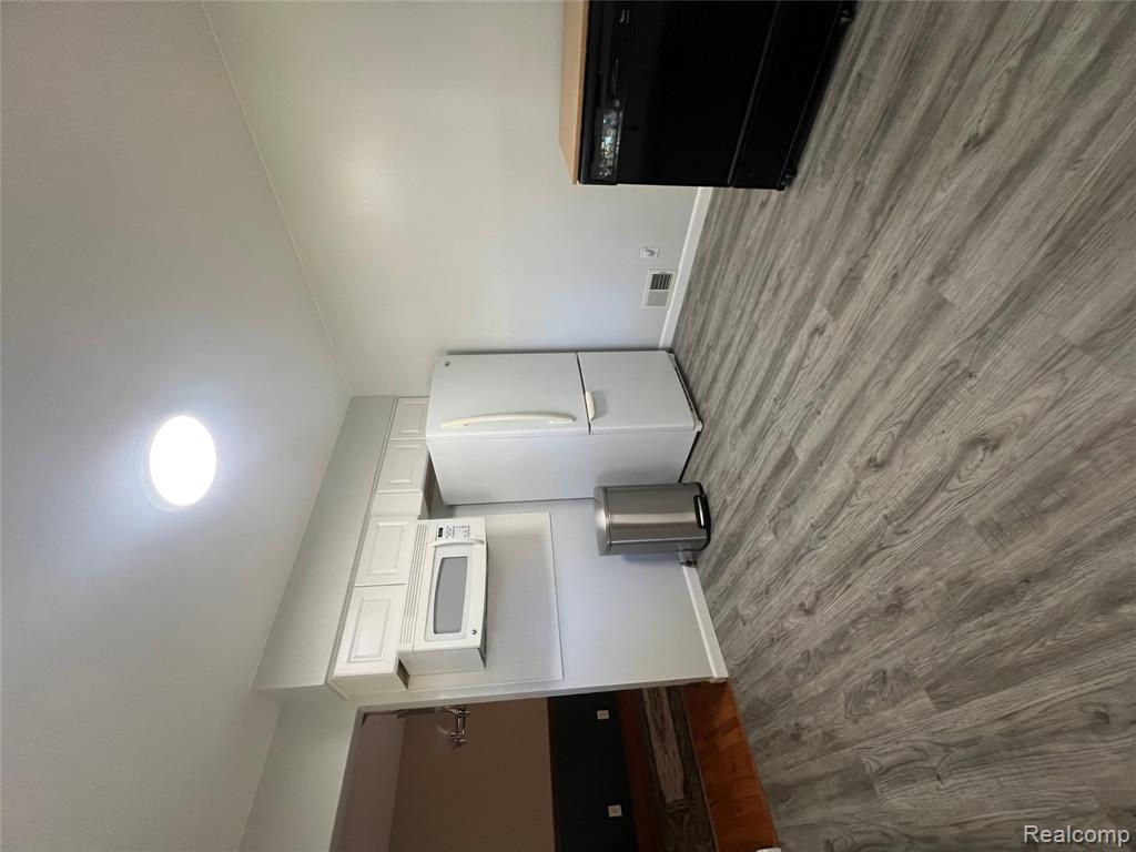 5352 Elmsford Drive, Flint, MI 48532 — Photo 8