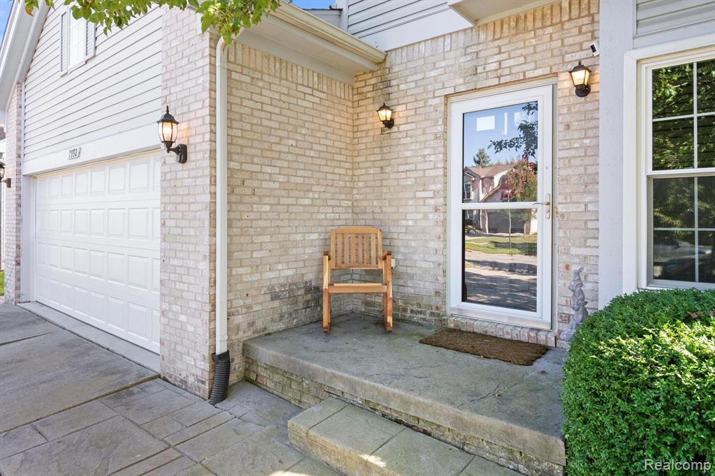 7992 THORNHILL Drive, Ypsilanti, MI 48197 — Photo 5