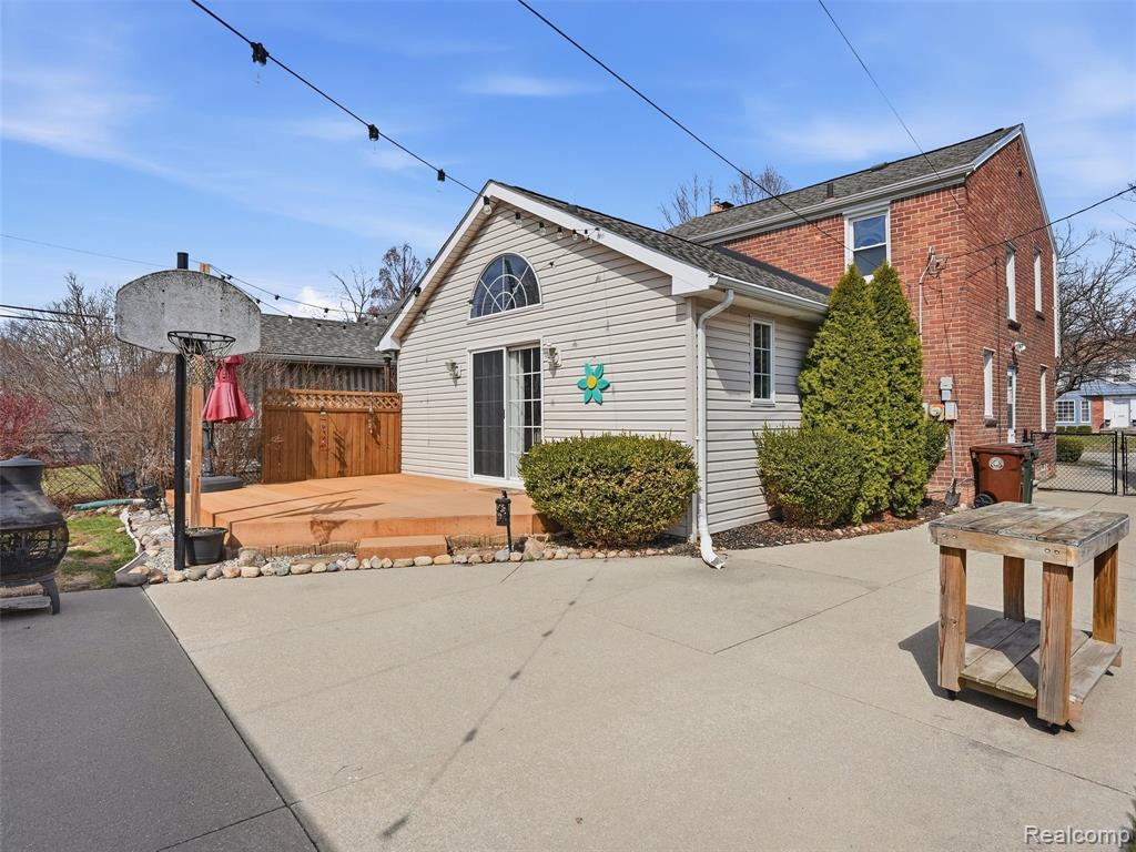 2073 Lochmoor Boulevard, Grosse Pointe Woods, MI 48236 — Photo 41