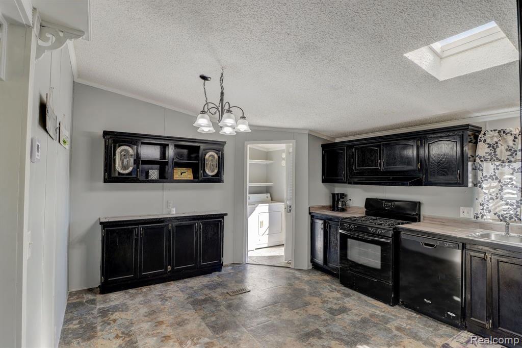 526 W MILL Street, Capac, MI 48014 — Photo 9