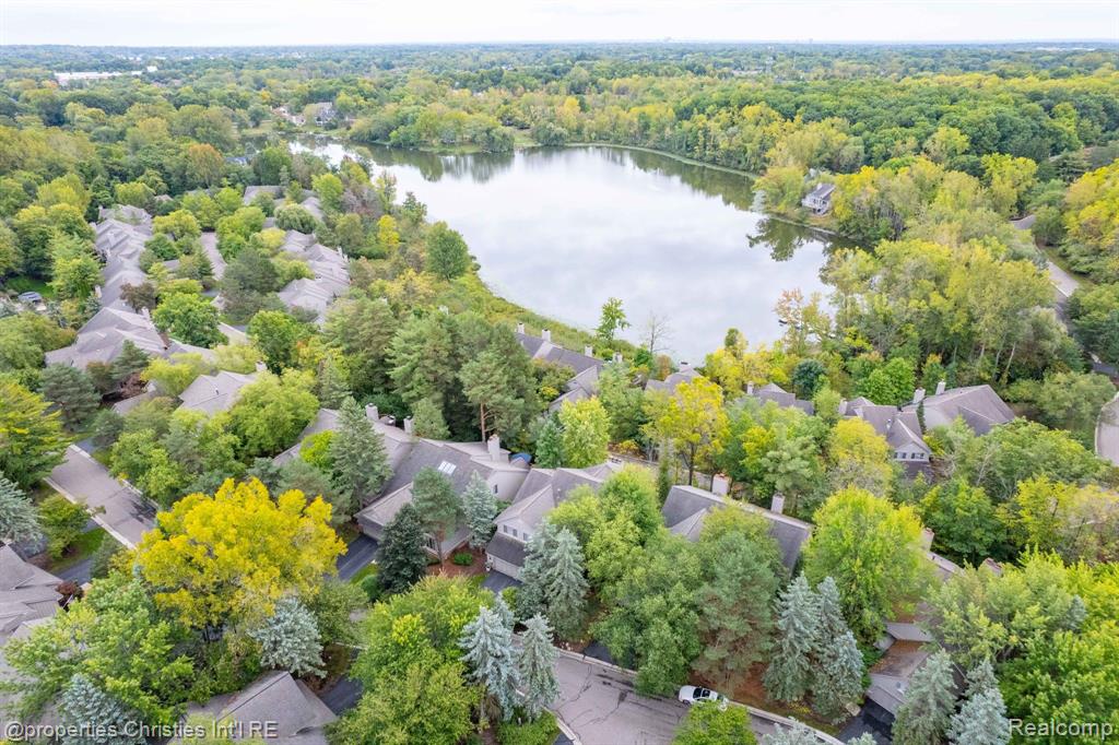 4845 CLIFFSIDE Drive, West Bloomfield, MI 48323 — Photo 58