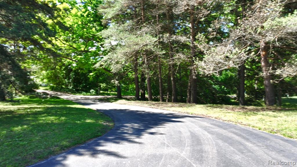 5370 Whipple Lake Road, Clarkston, MI 48348 — Photo 38