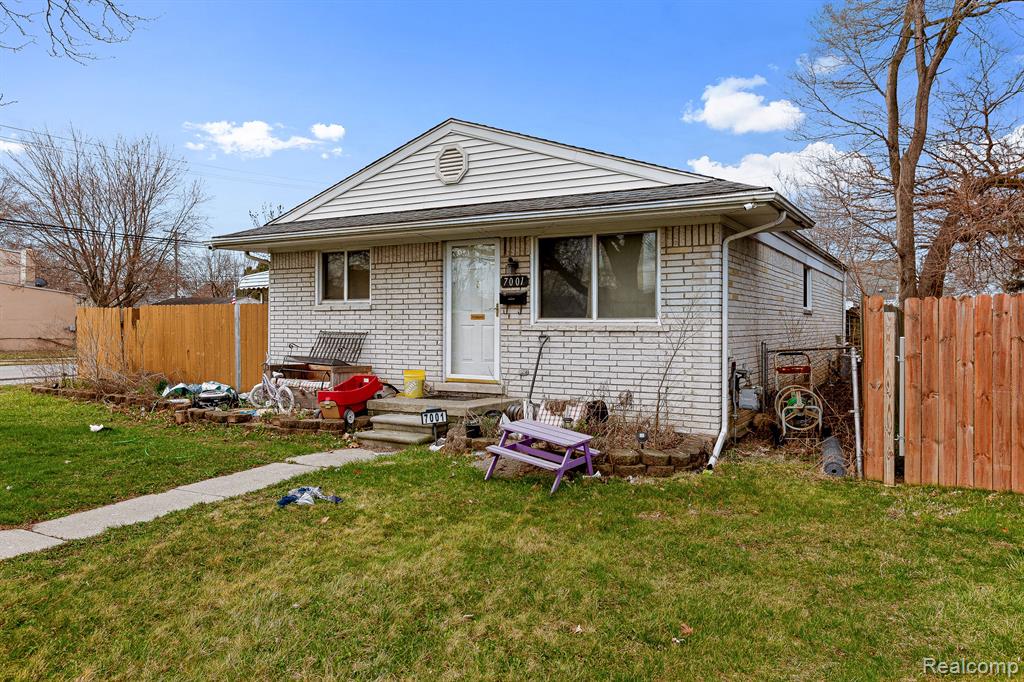 7001 BELTON Street, Garden City, MI — Photo 2