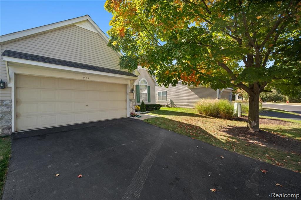 913 Rikki Ann Court, Wixom, MI 48393 — Photo 4