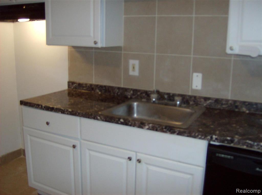 10641 TROY Street, Oak Park, MI, 48237