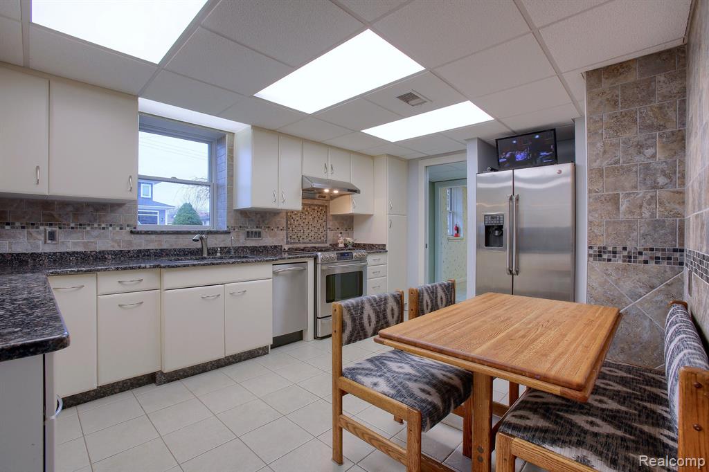 46070 EDGEWATER Drive, Chesterfield, MI, 48047