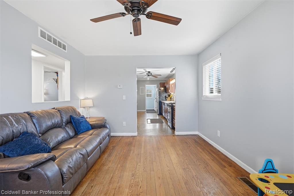 28816 Groveland Street, Madison Heights, MI 48071 — Photo 4