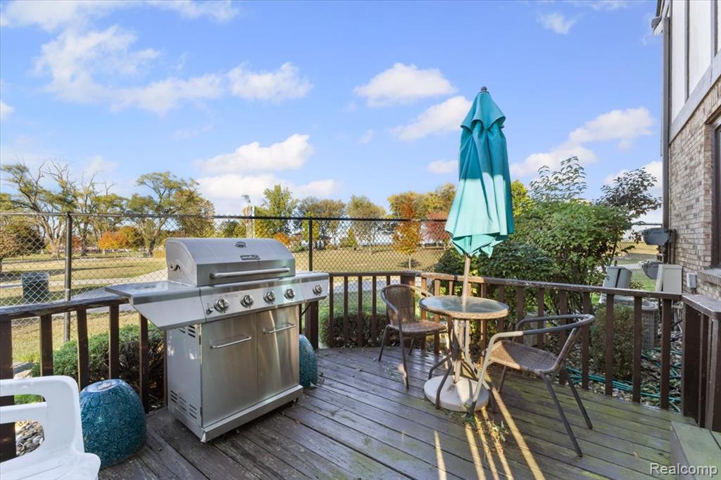 203 Lac Sainte Claire Drive, Saint Clair Shores, MI, 48082