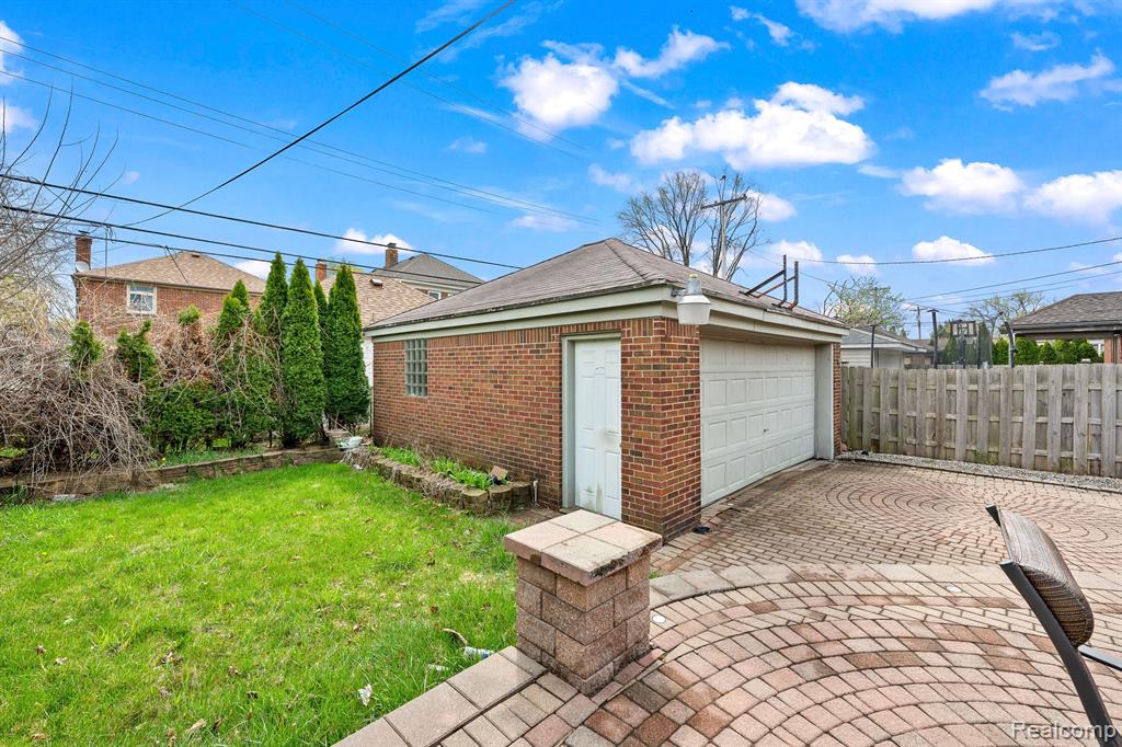 7716 W MORROW Circle, Dearborn, MI 48126 — Photo 11