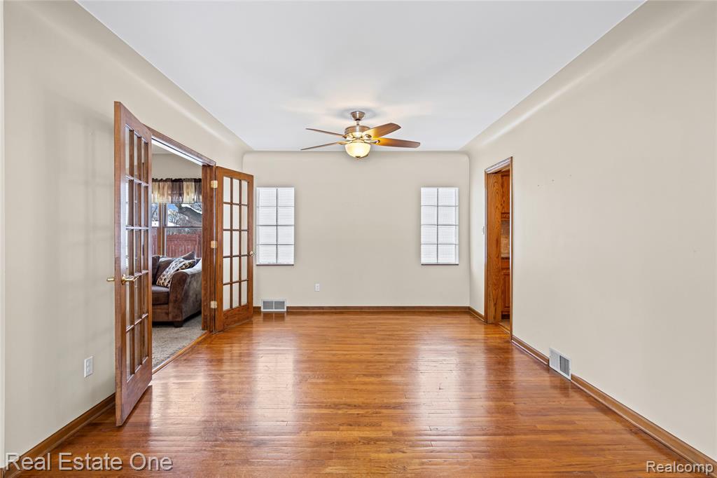 28615 Bloomfield Drive, Lathrup Village, MI 48076 — Photo 11