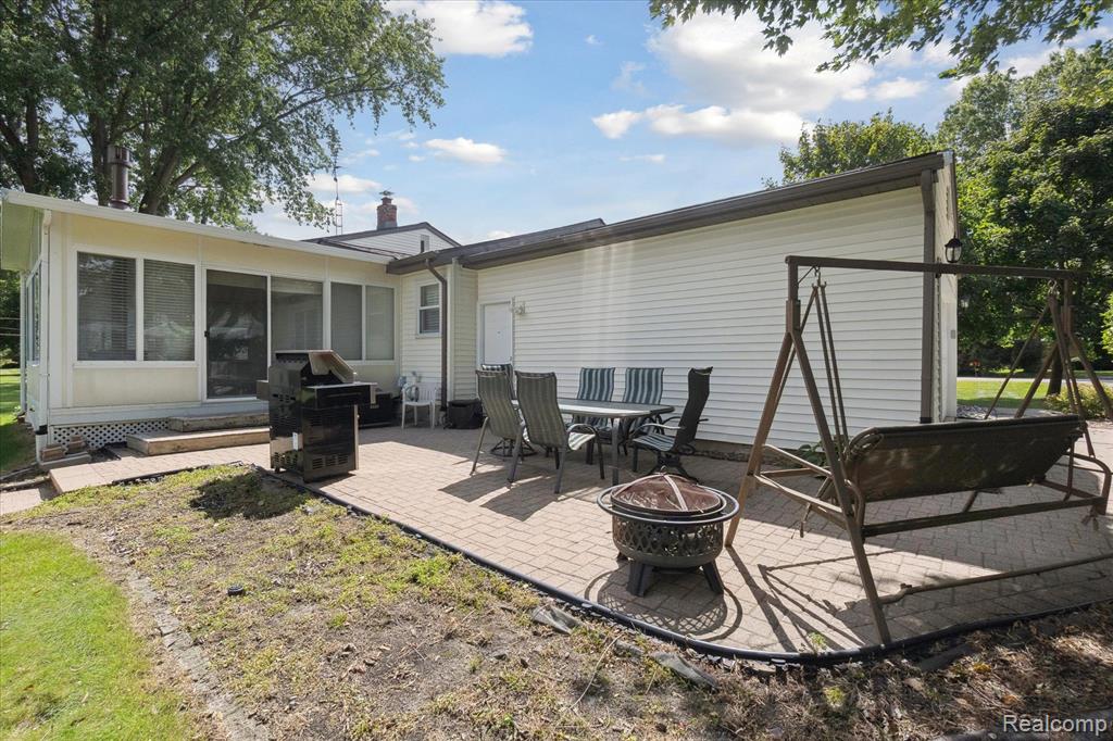 6233 Golfview Drive, Burton, MI 48509 — Photo 41