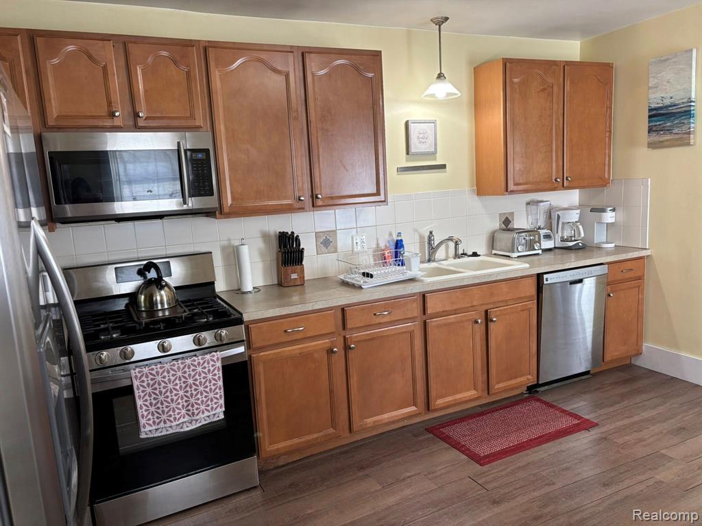 832 Pinecrest Drive E, Fenton, MI 48220 — Photo 47