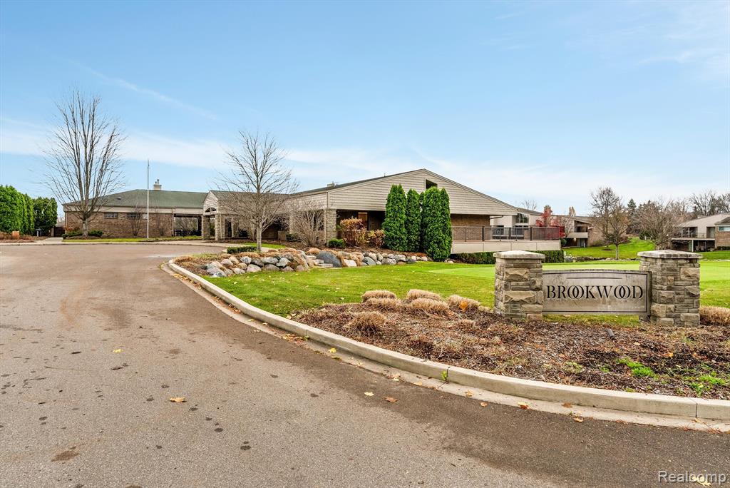 682 Heritage Lane S, Rochester Hills, MI 48309 — Photo 58