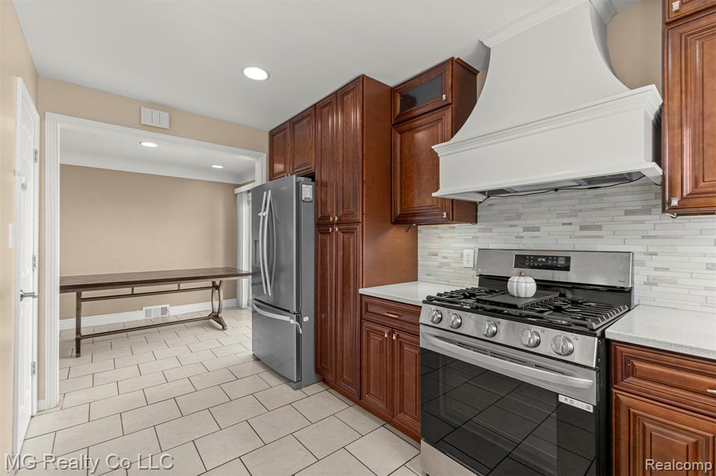 8671 Whitefield Street, Dearborn Heights, MI 48127 — Photo 10