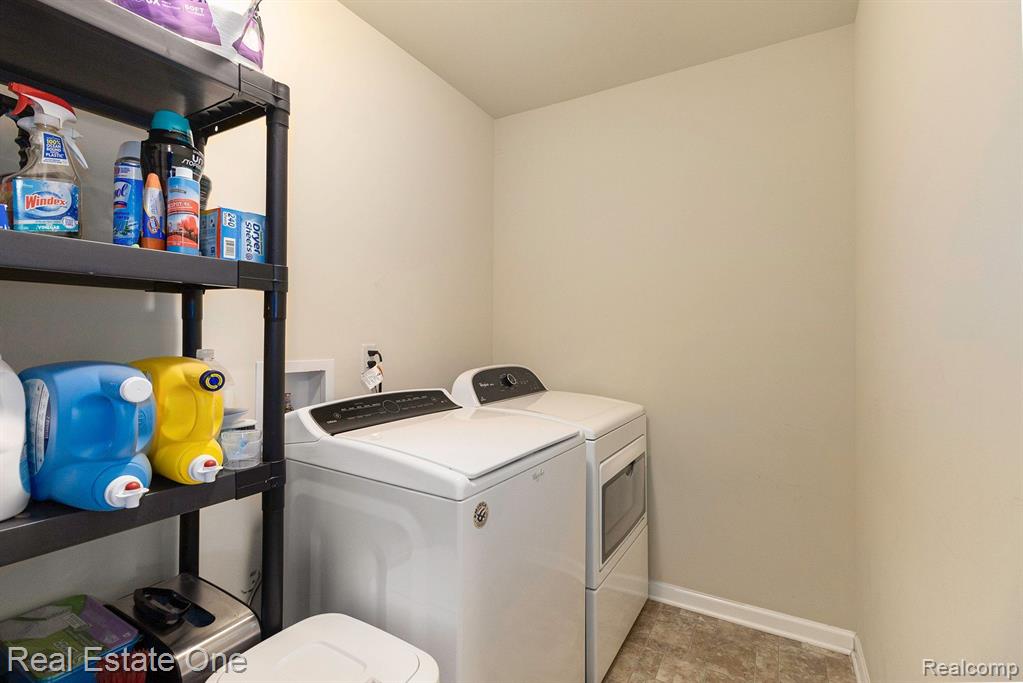 28406 OAKMONTE Circle E, New Hudson, MI 48165 — Photo 24