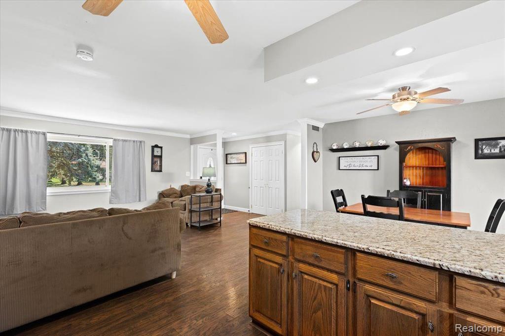 7677 MCCLEMENTS Road, Brighton, MI 48114 — Photo 5