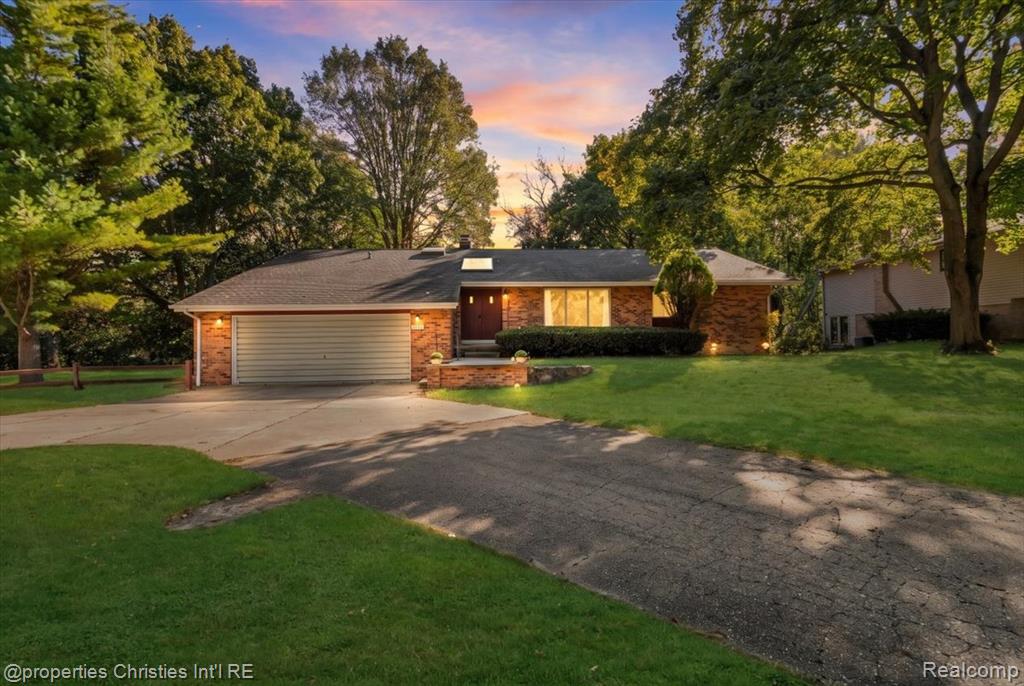 2779 W Wattles Road, Troy, MI 48098