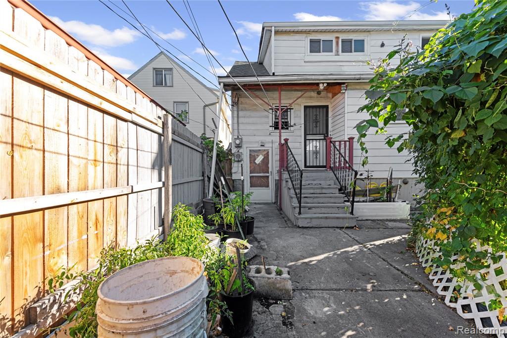 11399 Lumpkin Street, Hamtramck, MI 48212 — Photo 38