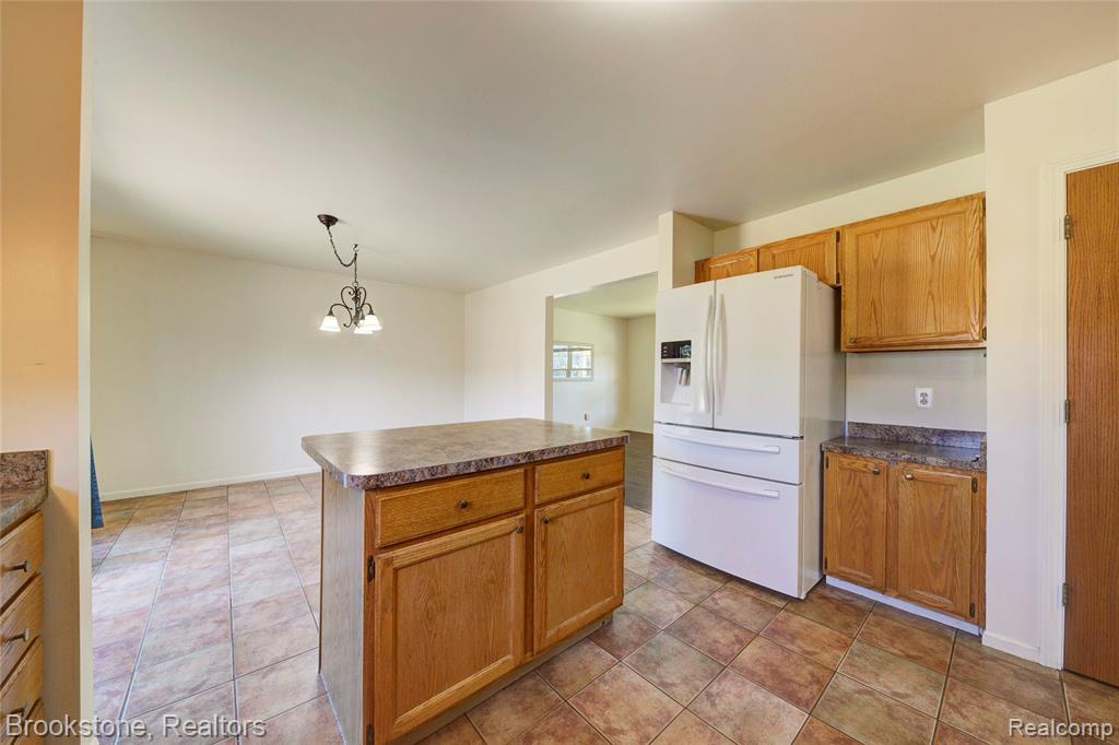 7849 Twins Drive, Waterford, MI 48329 — Photo 20