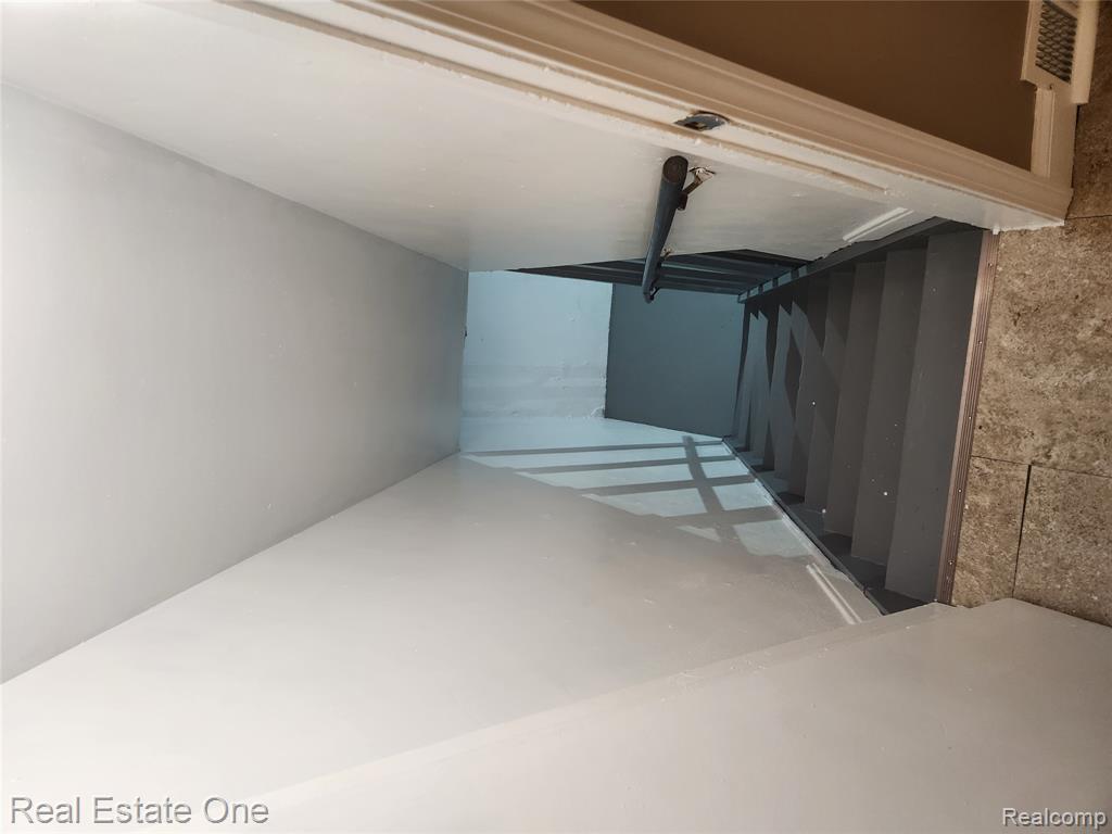 8741 W 9 Mile Road, Oak Park, MI 48237 — Photo 17