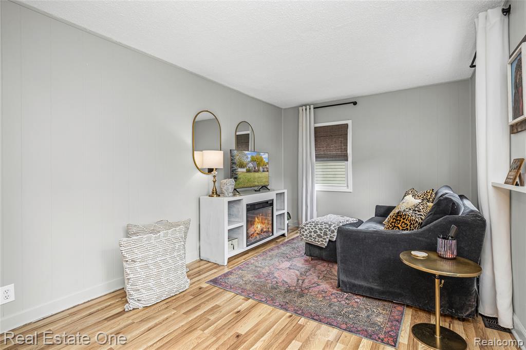 881 Tyrone Avenue, Waterford, MI 48328 — Photo 10