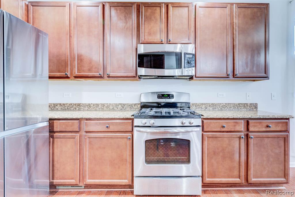 2247 PALMETTO, Commerce Twp, MI 48382 — Photo 12