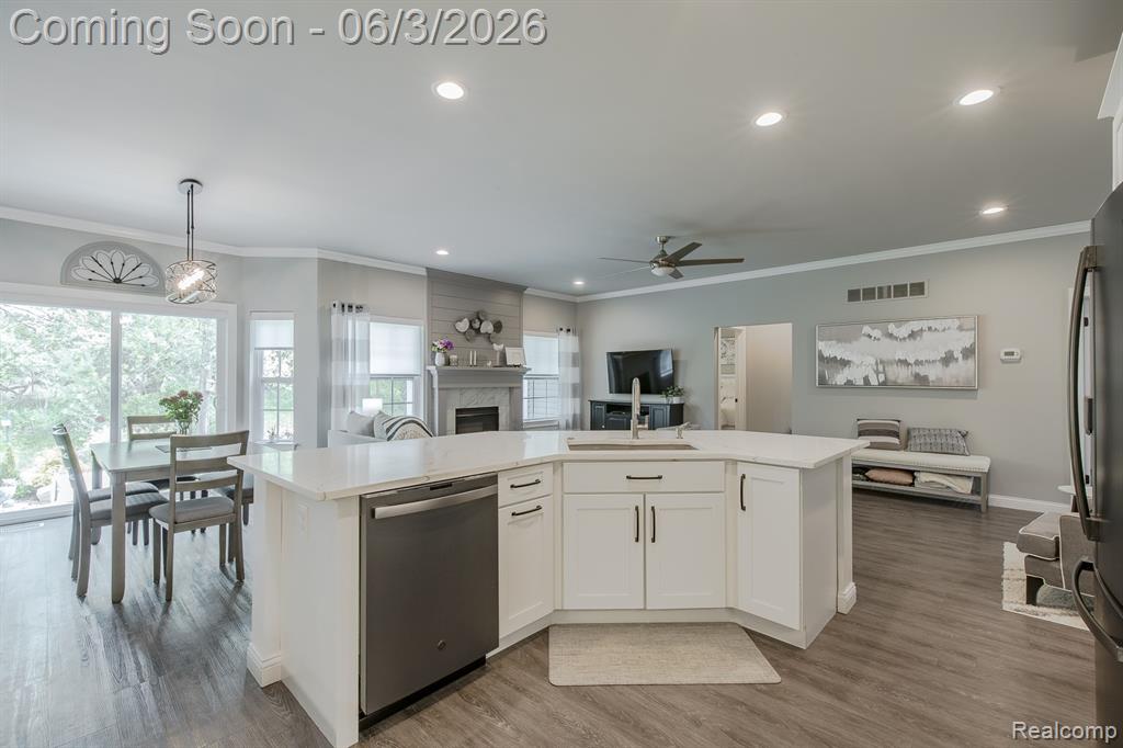 7466 Village Court, Davisburg, MI 48350 — Photo 8