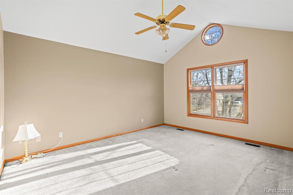 564 CHASSEUR Drive, Grand Blanc, MI 48439 — Photo 31