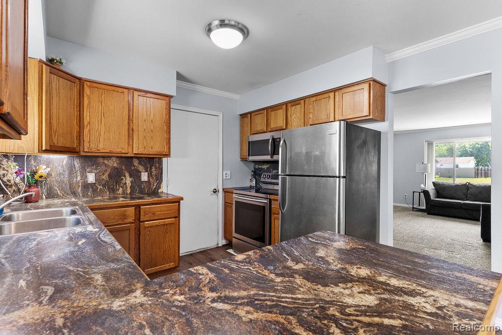 9328 Elaine Drive, Swartz Creek, MI 48473 — Photo 11