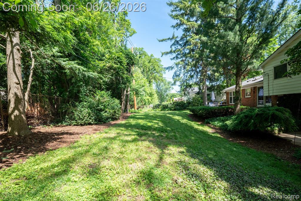 6826 Spruce Drive, Bloomfield Hills, MI 48301 — Photo 39