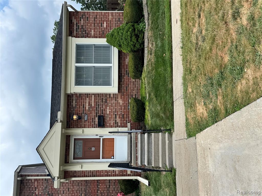 19902 Great Oaks Circle S, 129, Clinton Twp, MI 48036