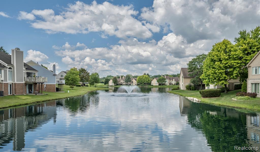 479 Newburne Pointe, Bloomfield Hills, MI 48304 — Photo 40