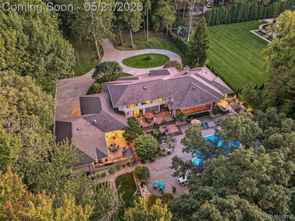 17477 IRIS Circle, Clinton Twp, MI 48036