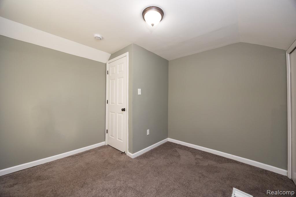 128 W Muir Avenue, Hazel Park, MI 48030 — Photo 27