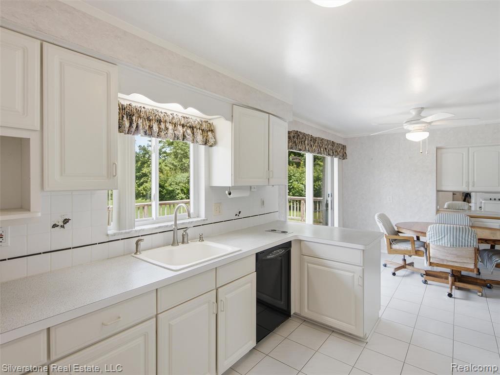 50628 Linda Lane, Utica, MI 48317 — Photo 13