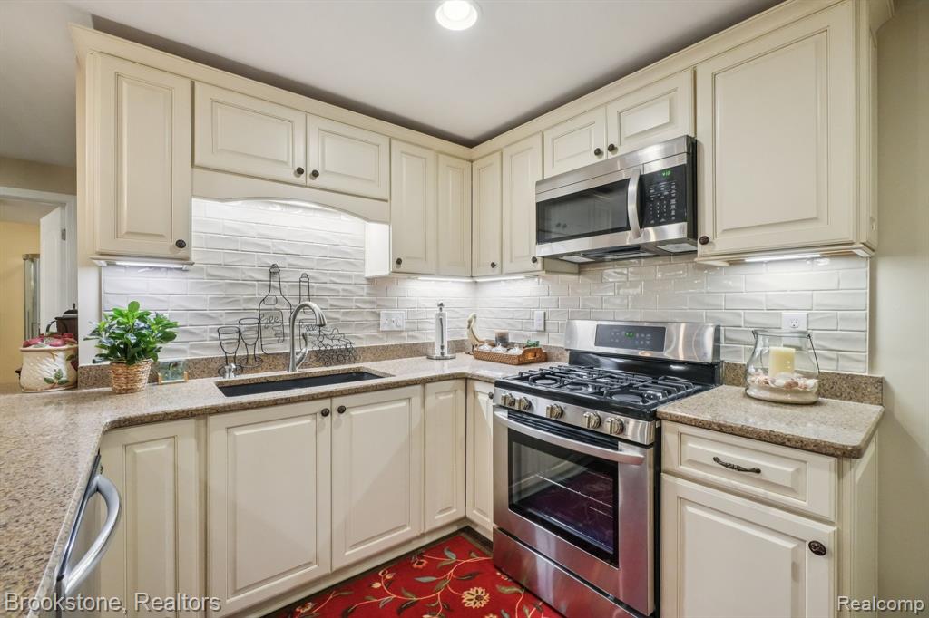 5947 Blackberry Lane, Clarkston, MI 48348 — Photo 49