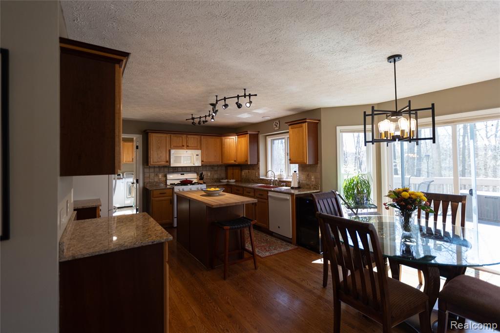 7988 Hillside Lakes Drive, Brighton, MI 48116 — Photo 11