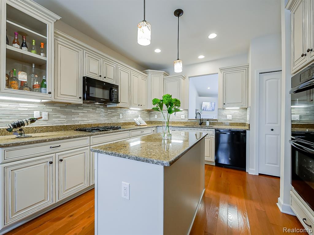 7212 Berry, West Bloomfield, MI — Photo 8