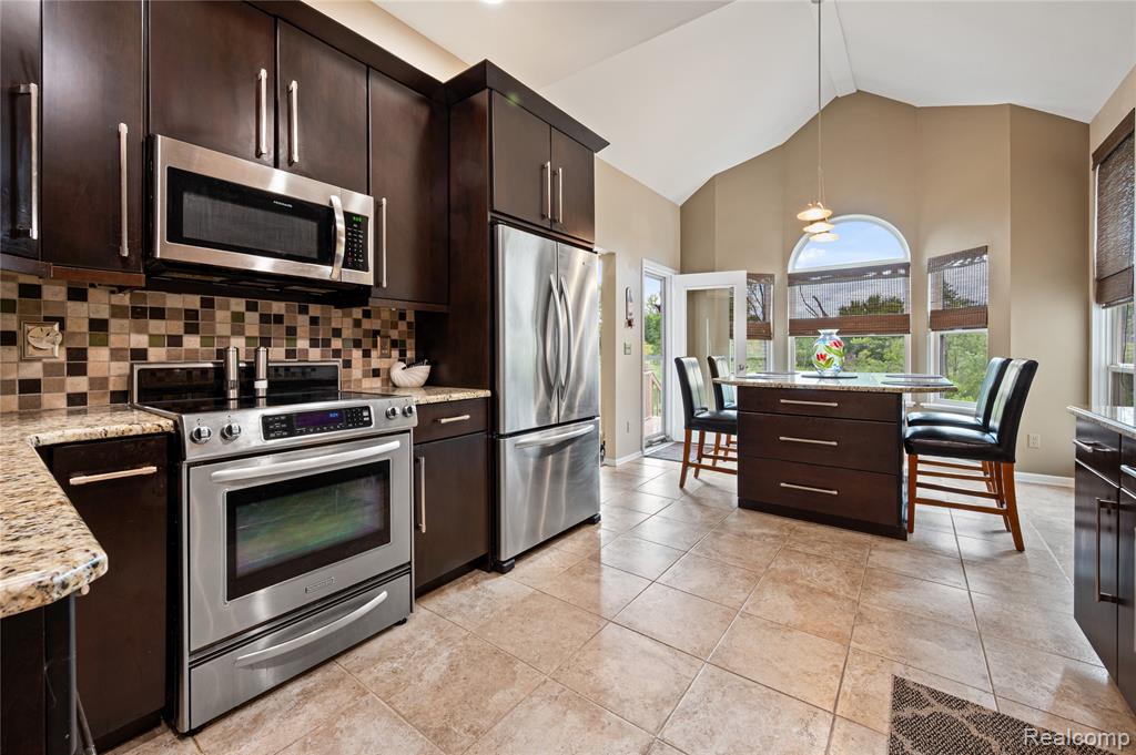 2460 Fenton Creek Lane, Fenton, MI 48430 — Photo 12