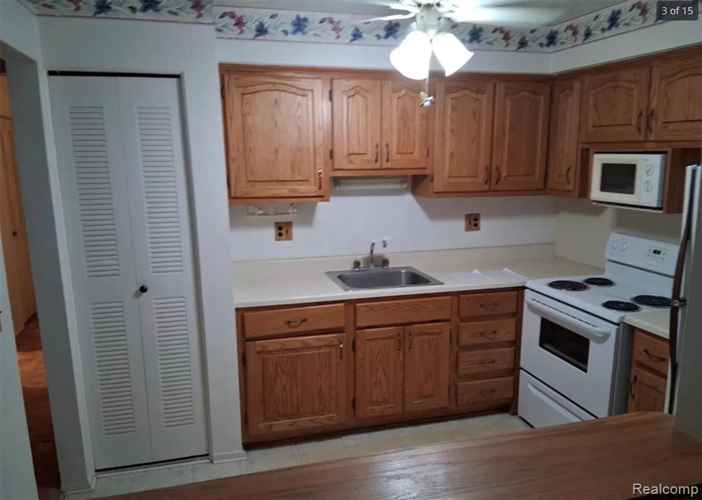 7590 WOODVIEW st Unit #1, Westland, MI — Photo 4